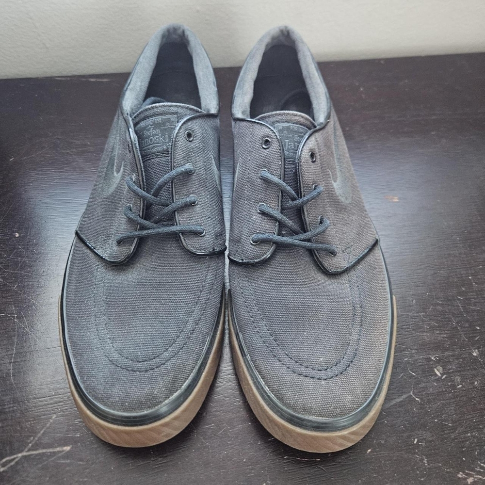 USED Nike Shoes